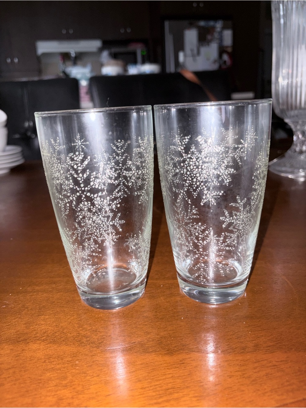 Set of 2 Clear Glasses with White Snowflake Sparkle Pattern